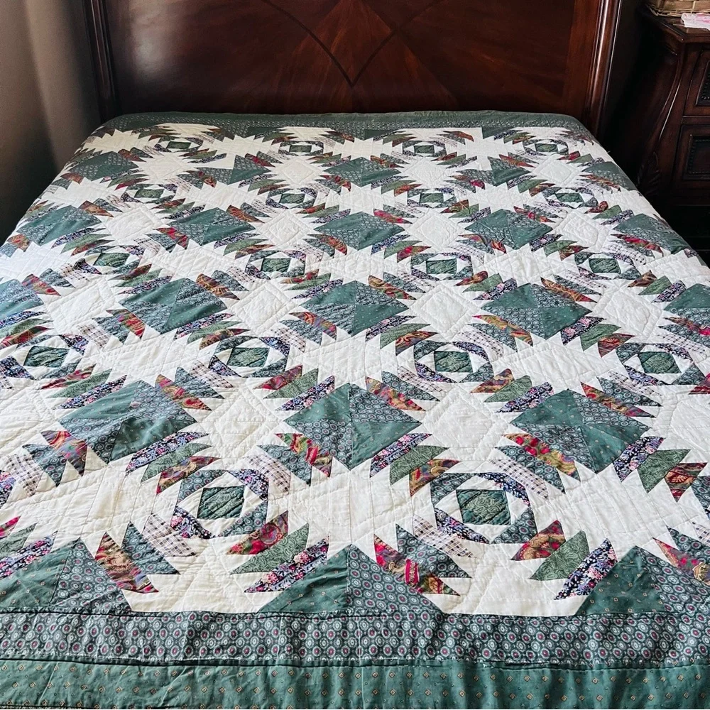 Vintage Pineapple Pattern Cotton Quilt – 100” x 90” Queen/King.